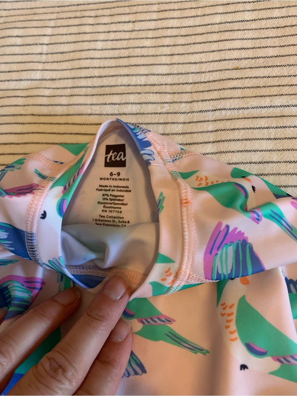 Tea Collection "Parrot Polka" Rash Guard | 6-9M - Picture 4 of 7